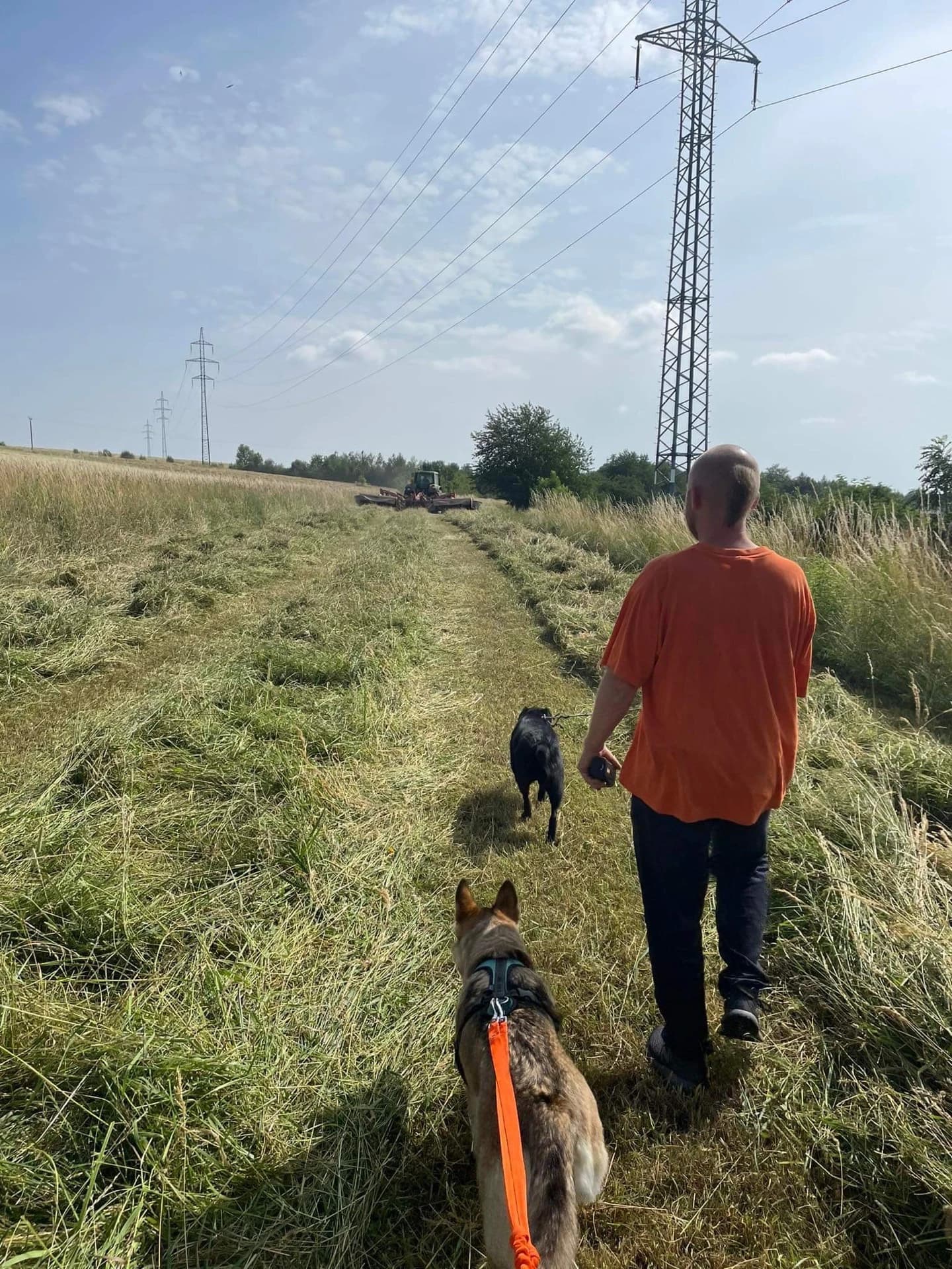 Dobrovolník s nalezeným srnčetem